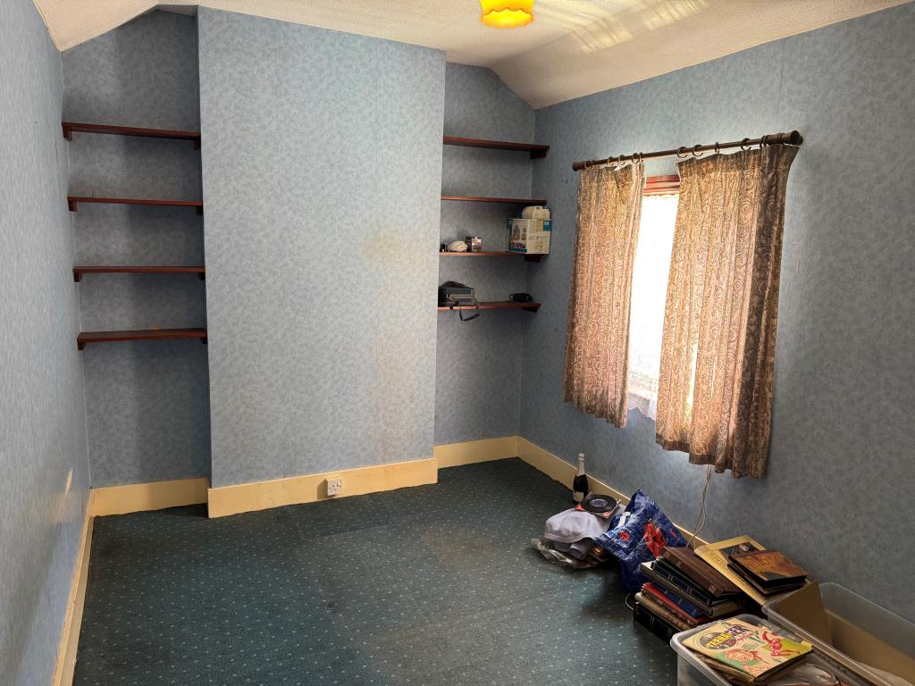 Lot: 92 - FREEHOLD FORMER SHOP WITH LIVING ACCOMMODATION BEHIND AND ABOVE - A First Floor Bedroom